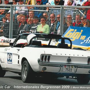 Im Ford Mustang 289 1967 Cabrio durch das «kleine Monaco». Bei der allerersten Austragung im Jahre 2005 war Peter Keller bereits mit diesem Auto unterwegs. 2009 ebenfalls. | © Rudolf Menzi
