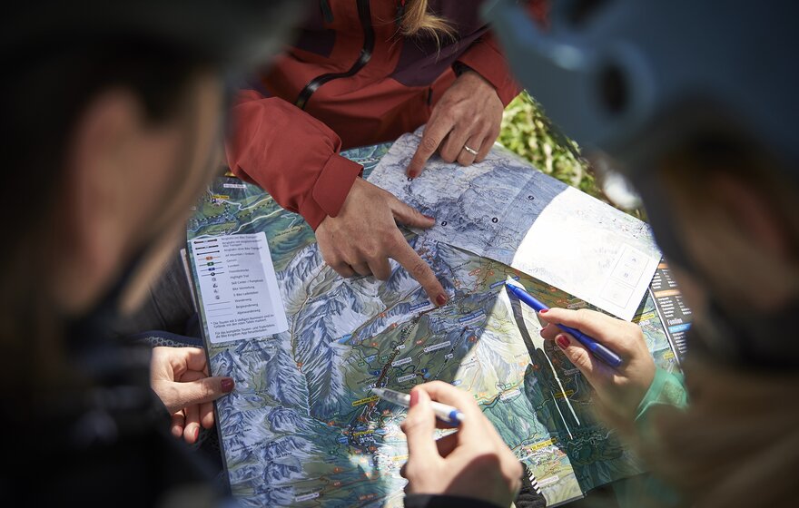 Oops, vom Wanderweg geraten? | © Arosa Tourismus / Nina Hardegger-Mattli