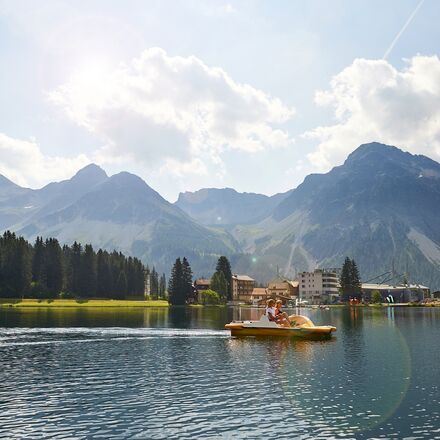 Pedalo and boat rental at lake "Obersee" | © Arosa Tourismus / Nina Hardegger-Mattli