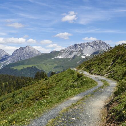 rot-tritt-planetenweg.jpg | © Arosa Tourismus / Nina Hardegger-Mattli