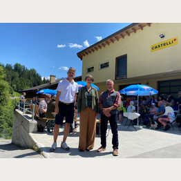 Auch bei der Eröffnung in Peist wurde gefeiert: Patric Iten, Marianne Bamert und Markus Lütscher | © Arosa Tourismus