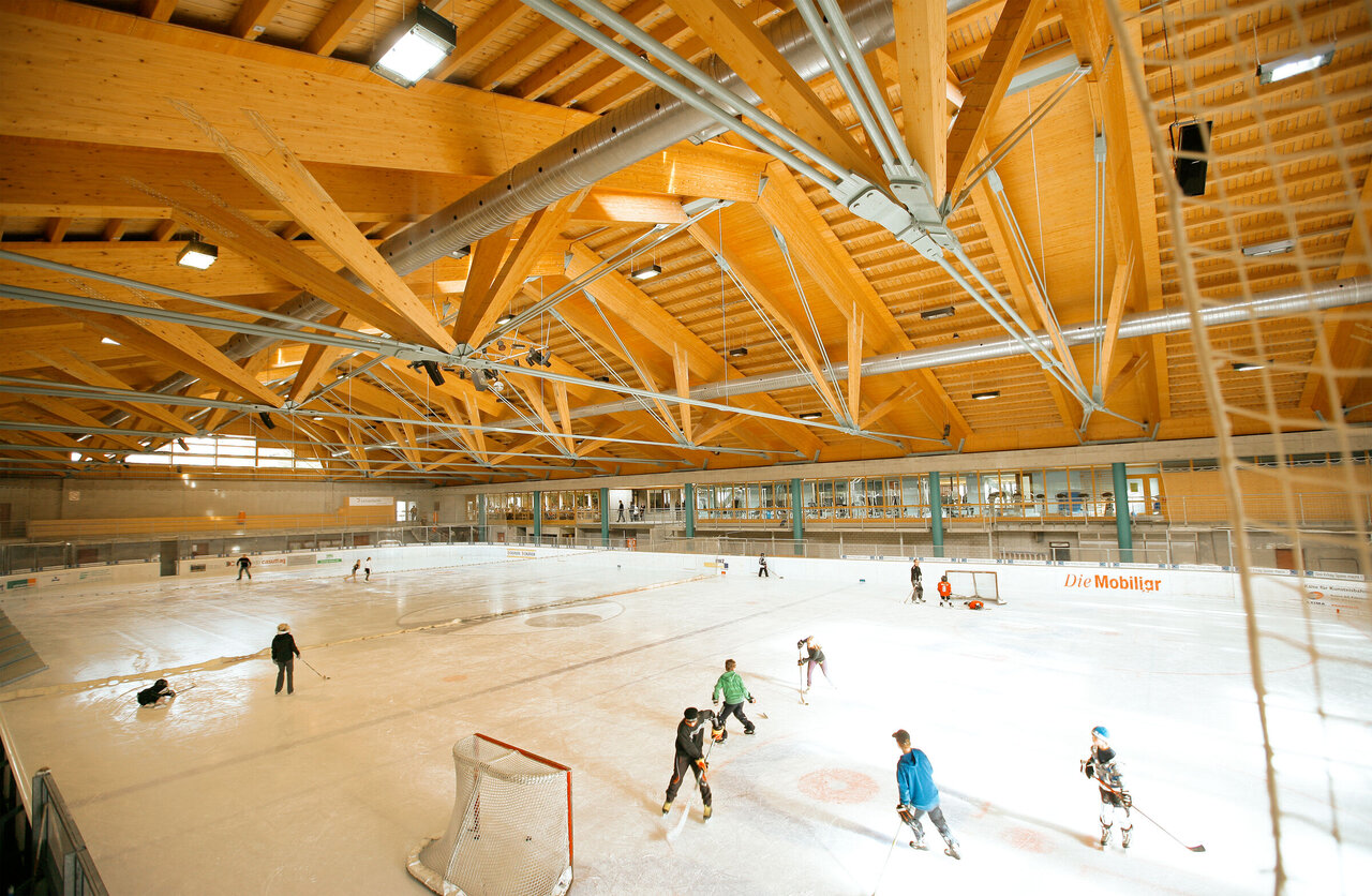 Ice rink & public ice skating | Lenzerheide sports centre