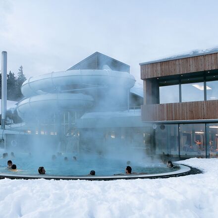 Beheiztes Aussenbecken im Sportzentrum Lenzerheide | © Ferienregion Lenzerheide