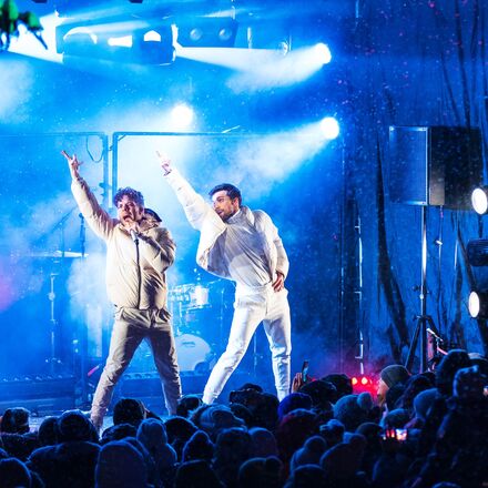 Luca Hänni live auf der Bühne im Zauberwald Lenzerheide | © Cemil Erkoc / Ferienregion Lenzerheide