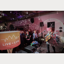 © LIVE is LIFE