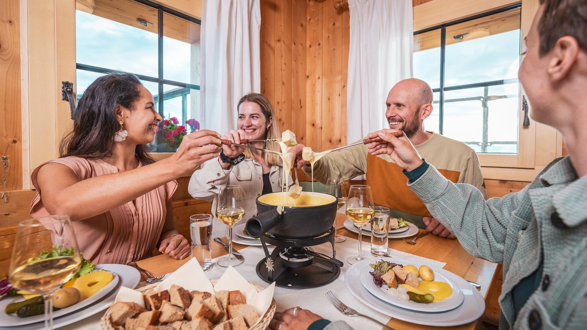 Gipfel Fondue & Apéro auf dem Scalottas | © Lenzerheide Bergbahen