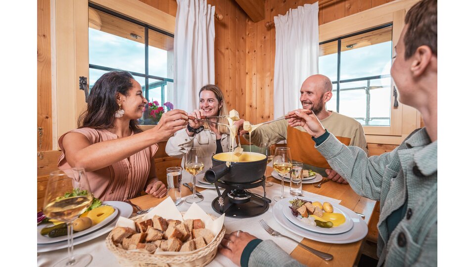 Gipfel Fondue & Apéro auf dem Scalottas | © Lenzerheide Bergbahen