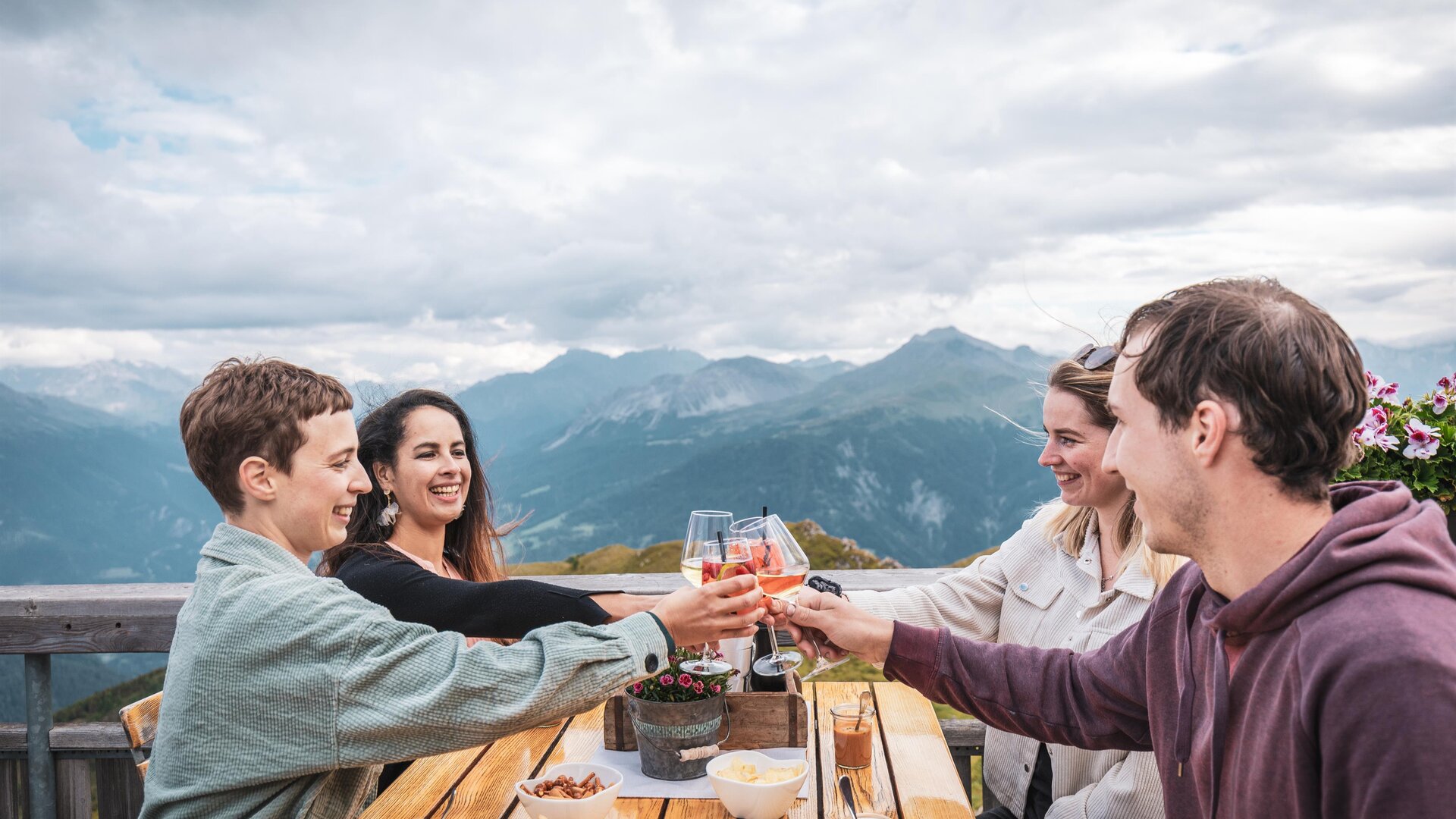 Gipfel Fondue & Apéro auf der Terrasse | © Lenzerheide Bergbahen