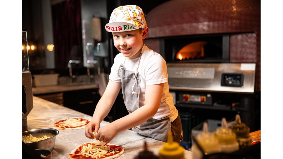 Pizzabacken für Kinder | © Hotel Kurhaus, Lenzerheide