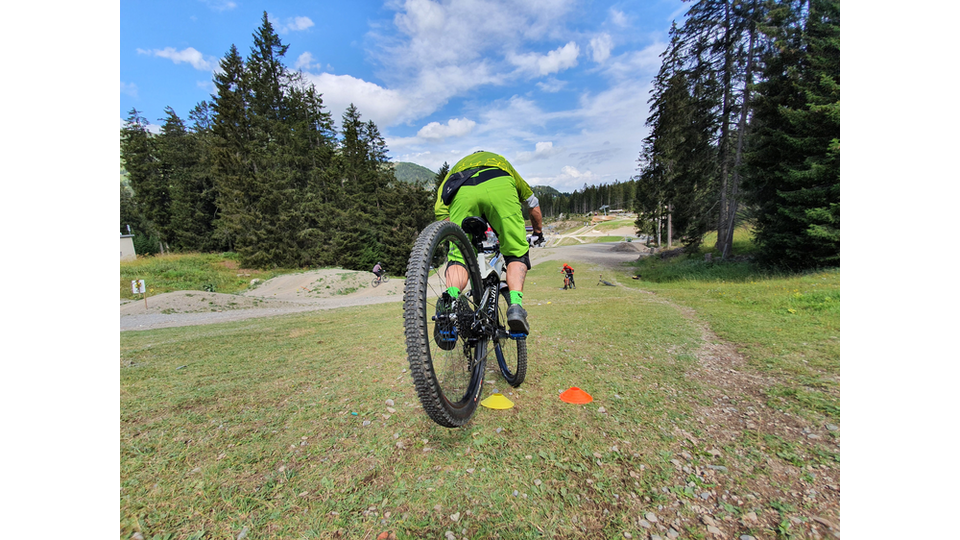 Spitzkehrkurs mit Epic | © Epic Bike Lenzerheide