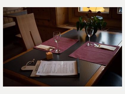 Tisch in der Grischa Lodge Parpan | © Grischa Lodge Parpan