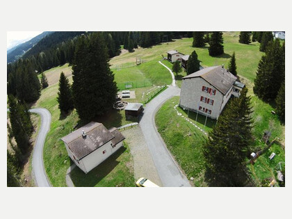 Hinwilerhaus Lenzerheide im Sommer | © Hinwilerhaus