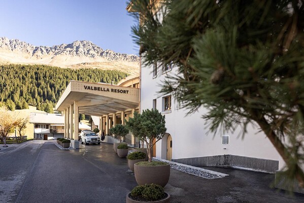 Hotel Valbella Resort entrance
